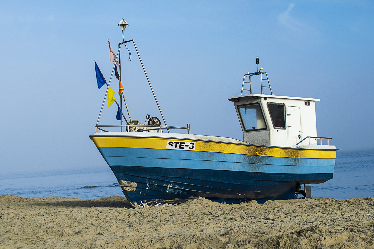 Zdjęcie łodzi na plaży